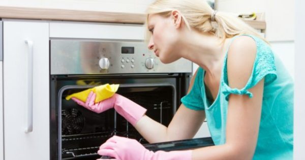 Μάθετε Πώς να Καθαρίζετε τον Φούρνο σας με τον πιο Αποτελεσματικό Τρόπο!