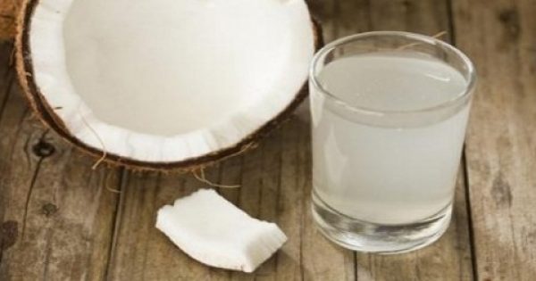 Νερό από καρύδα: Δείτε τι θα γίνει αν το πίνετε για μία εβδομάδα