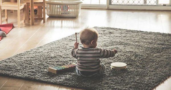 Ανάπτυξη βρέφους: Τα ευεργετικά οφέλη της μουσικής στο μωρό