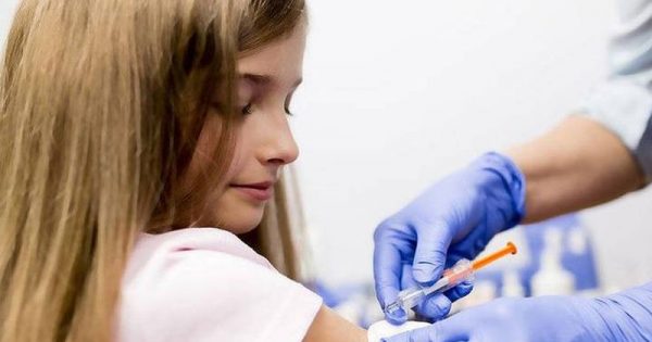Μηνιγγίτιδα: Η σημασία του εμβολιασμού των εφήβων
