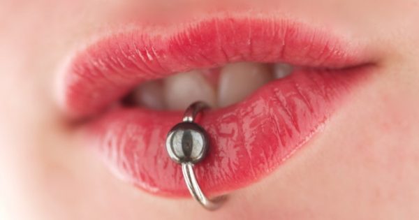 Κανόνες υγείας για σκουλαρίκι: Μόλυνση στην τρύπα – Φροντίδα στο piercing