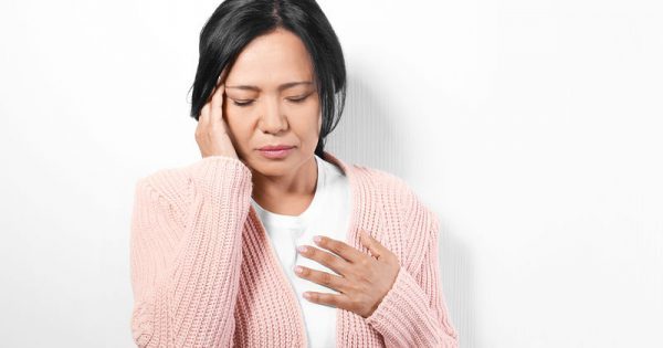 Πόνος στο στήθος & πονοκέφαλος: Ποιες παθήσεις μαρτυρά το ντουέτο των συμπτωμάτων