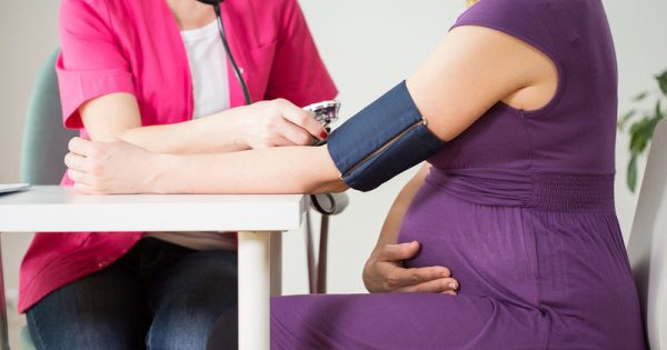 Υπέρταση κύησης: Πόσο αυξάνει τον κίνδυνο καρδιαγγειακών παθήσεων μετά τη γέννα
