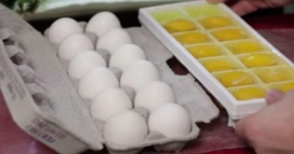 Ρίχνει αυγά μέσα σε μια παγοθήκη. Γιατι;To πιο έξυπνο κόλπο που είδατε ποτέ!!