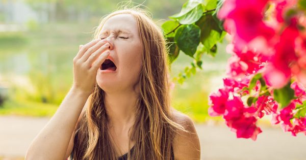 Αλλεργίες το καλοκαίρι: Ποιοι κινδυνεύουν & τι πρέπει να κάνουν