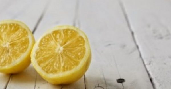 Πέντε καταπληκτικοί τρόποι για να χρησιμοποιήσετε τα λεμόνια αντί για προϊόντα ομορφιάς!
