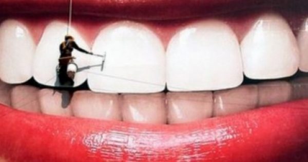 Featured Image for Κάντε λεύκανση δοντιών χωρίς κανένα κόστος με τρεις διαφoρετικούς τρόπους