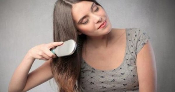 Έχεις λεπτά και αδύναμα μαλλιά; Τότε σταμάτα να κάνεις αυτό το λάθος όταν λούζεσαι!