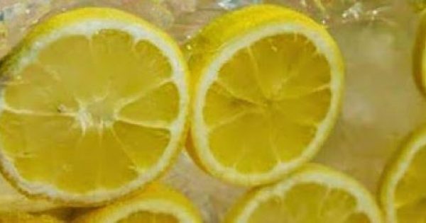 Featured Image for Το ήξερες; Γιατί ΠΡΕΠΕΙ να μπαίνουν τα λεμόνια στην κατάψυξη;