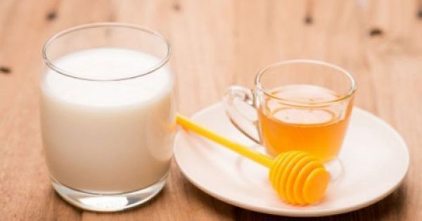 Τι θα συμβεί αν πίνετε 1 φλιτζάνι γάλα με μέλι κάθε μέρα;