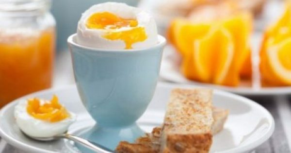 Πώς βοηθούν τον εγκέφαλο τα αυγά που τρώμε το πρωί;  Ένας λόγος για να τα εντάξεις στο πρωινό σου