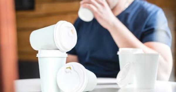 Ήπιατε πολύ καφέ; Τρεις τρόποι να εξουδετερώσετε την επίδραση της καφεΐνης