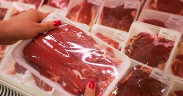 Το κόκκινο υγρό στο συσκευασμένο κρέας ΔΕΝ είναι αίμα – Δείτε τι είναι…