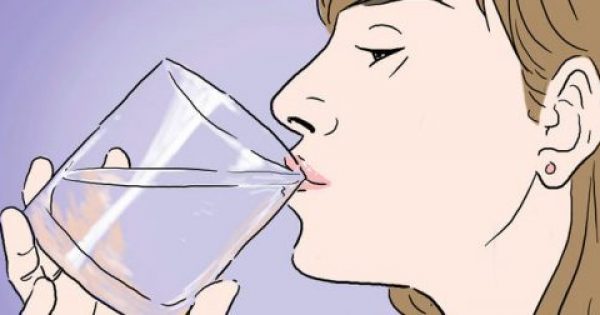 ΣΥΓΚΛΟΝΙΣΤΙΚΟ: Έπινε 3 λίτρα νερό τη μέρα για ένα μήνα και δείτε πως έγινε! [Εικόνα]