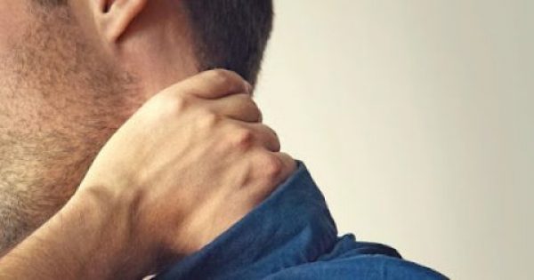 Πώς μπορείτε να μειώσετε τους πόνους στον αυχένα