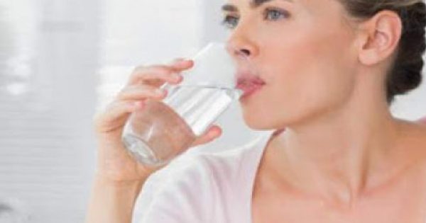 Δεν πίνετε αρκετό νερό; Η ήπια αφυδάτωση μπορεί να επηρεάσει αρνητικά τη συγκέντρωση στις καθημερινές σας συνήθειες
