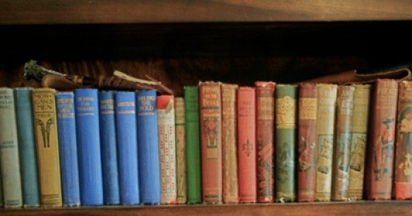 Το ήξερες;; Γιατί μυρίζουν τα παλιά βιβλία;