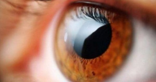 6 συμβουλές για να βελτιώσετε την όρασή σας με φυσικό τρόπο και όχι με χειρουργείο