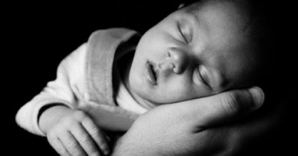 Μωρά γεννιούνται χωρίς χέρια στη Γαλλία και οι γιατροί δεν μπορούν να βρουν το γιατί