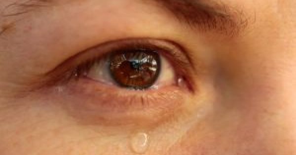6 λόγοι που τα μάτια σας δακρύζουν συνεχώς!!!