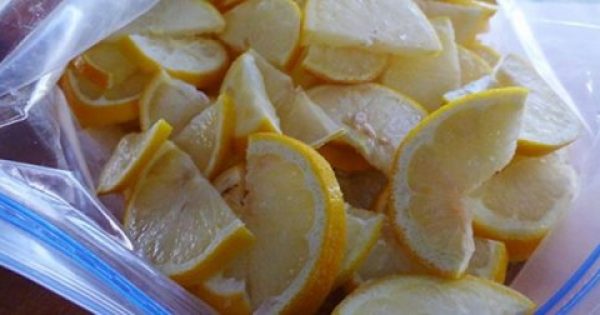 Γιατί είναι καλύτερο να βάζετε τα λεμόνια στην κατάψυξη;