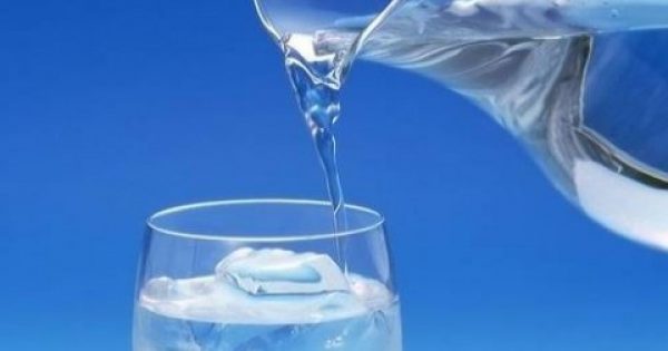 Featured Image for Απίστευτο: Δείτε τι έπαθε μία γυναίκα πίνοντας τρία λίτρα νερά καθημερινά!