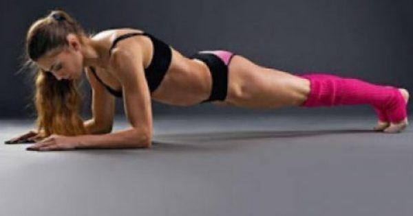 Άσκηση Σανίδα: Πώς να την κάνεις σωστά για να «χτίσεις» σώμα