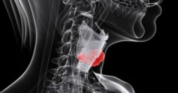 Τεράστια προσοχή: Αν έχετε αυτά τα συμπτώματα σημαίνει πως πάσχετε από καρκίνο στον λαιμό!
