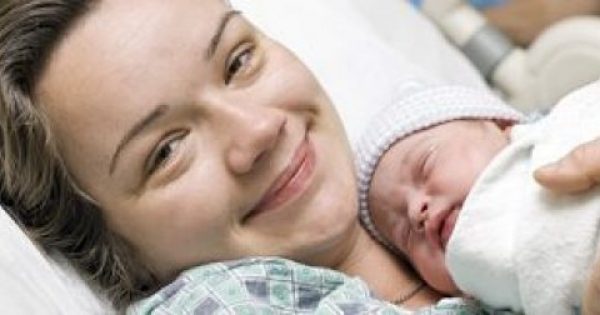 Featured Image for H ηλικία της πρώτης γέννας δείχνει μέχρι πότε μπορεί να ζήσει μια γυναίκα