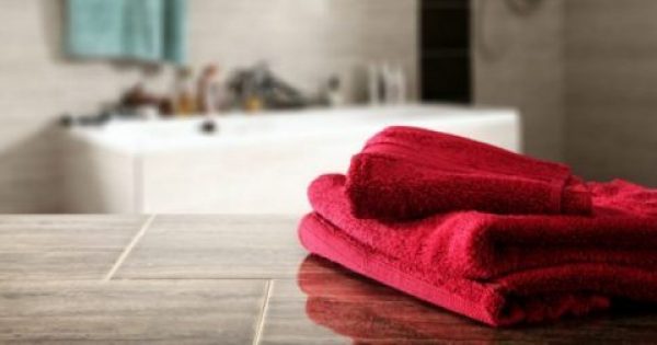 Το τρικ του Λεπτού: Δείτε πώς να Αποθηκεύσετε τις Πετσέτες Μπάνιου!