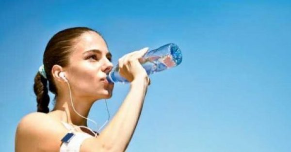 Νερό: Ποιές είναι οι σωστές ποσότητες και ώρες κατανάλλωσης