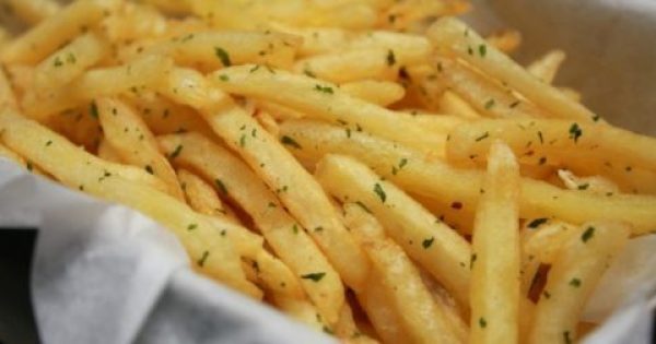Η επιστήμη μίλησε: Οι τηγανητές πατάτες είναι πιο υγιεινές από τη σαλάτα
