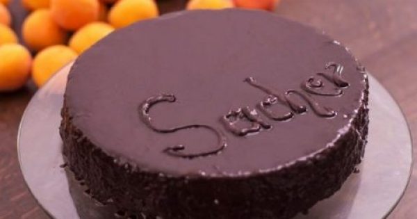 Sacher Torte, το τέλειο βιεννέζικο γλυκό (Video)