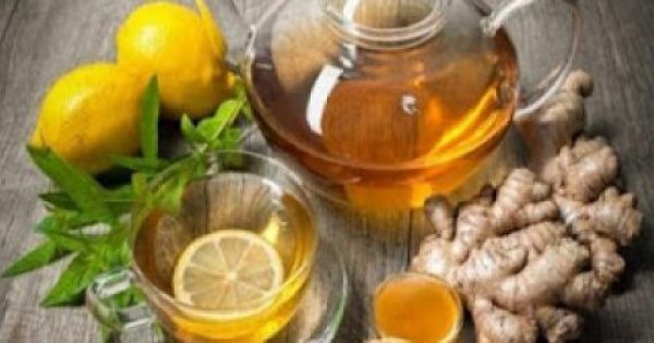 Ισχυρό ρόφημα με πιπερόριζα (τζίντζερ), λεμόνι και μέλι για το κρυολόγημα, την γρίπη, τις ιώσεις