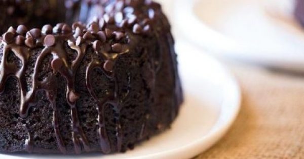 Το απόλυτο κέικ με τριπλή σοκολάτα