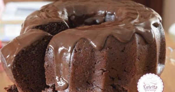 Φανταστικό νηστίσιμο κέικ σοκολάτας χωρίς αυγά και γάλα