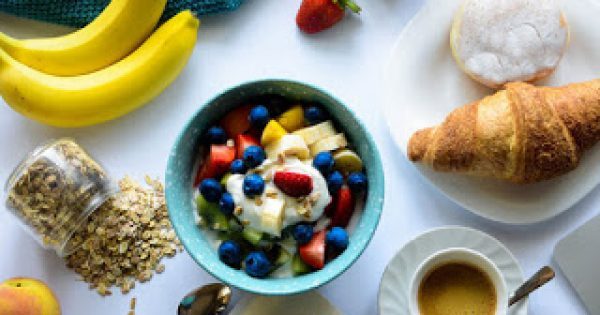 Featured Image for Δεν ξέρεις τι να φας για πρωινό; Δες 10 τροφές για να ξεκινήσεις τη μέρα σου