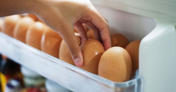 Γιατί δεν πρέπει να βάζεις ποτέ τα αυγά στην πόρτα του ψυγείου