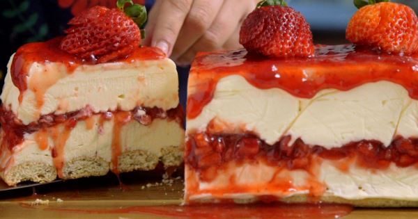 Featured Image for Παγωτό cheesecake με λευκή σοκολάτα και φράουλες