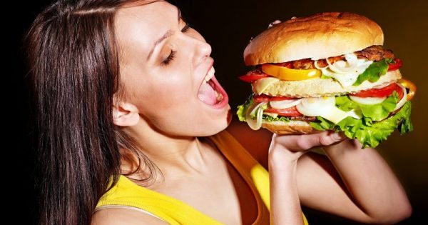 Featured Image for Τα καταστροφικά τρόφιμα που παχαίνουν και οδηγούν σε κατάθλιψη