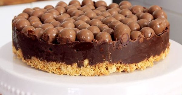 Featured Image for Σοκολατένια τούρτα ψυγείου με μπισκότα και Maltesers (Video)