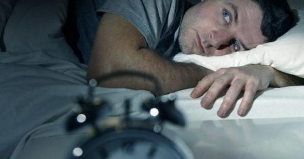 Ξυπνάτε τα βράδια; – Τι σημαίνει όταν ξυπνάτε την ίδια ώρα