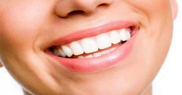Featured Image for 2+1 μυστικά για πιο λευκά δόντια!