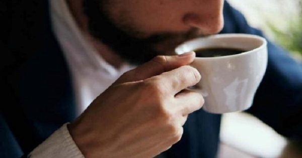 Πότε ο καφές γίνεται επικίνδυνος για την καρδιακή υγεία των νέων