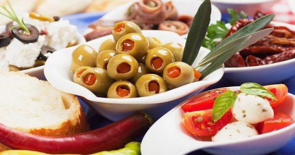 Featured Image for Μεσογειακή διατροφή: Ποιες σοβαρές παθήσεις προλαμβάνει