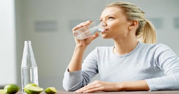 Τι συμβαίνει στον οργανισμό σου όταν πίνεις υπερβολικά πολύ νερό;