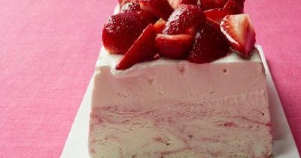 Featured Image for Παγωτό cheesecake φράουλας με ζαχαρούχο γάλα