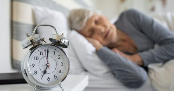 Featured Image for Αλτσχάιμερ: Το πρώιμο σημάδι που φαίνεται στον ύπνο