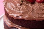 Featured Image for Σοκολατένιο κέικ με ελαιόλαδο και κρέμα σοκολάτας τυριού