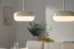 Featured Image for Το φωτιστικό οροφής από τα IKEA που θα δώσει νέα πνοή στην τραπεζαρία – Μοντέρνος σχεδιασμός με ρετρό πινελιές, διαθέσιμο στα 25 ευρώ